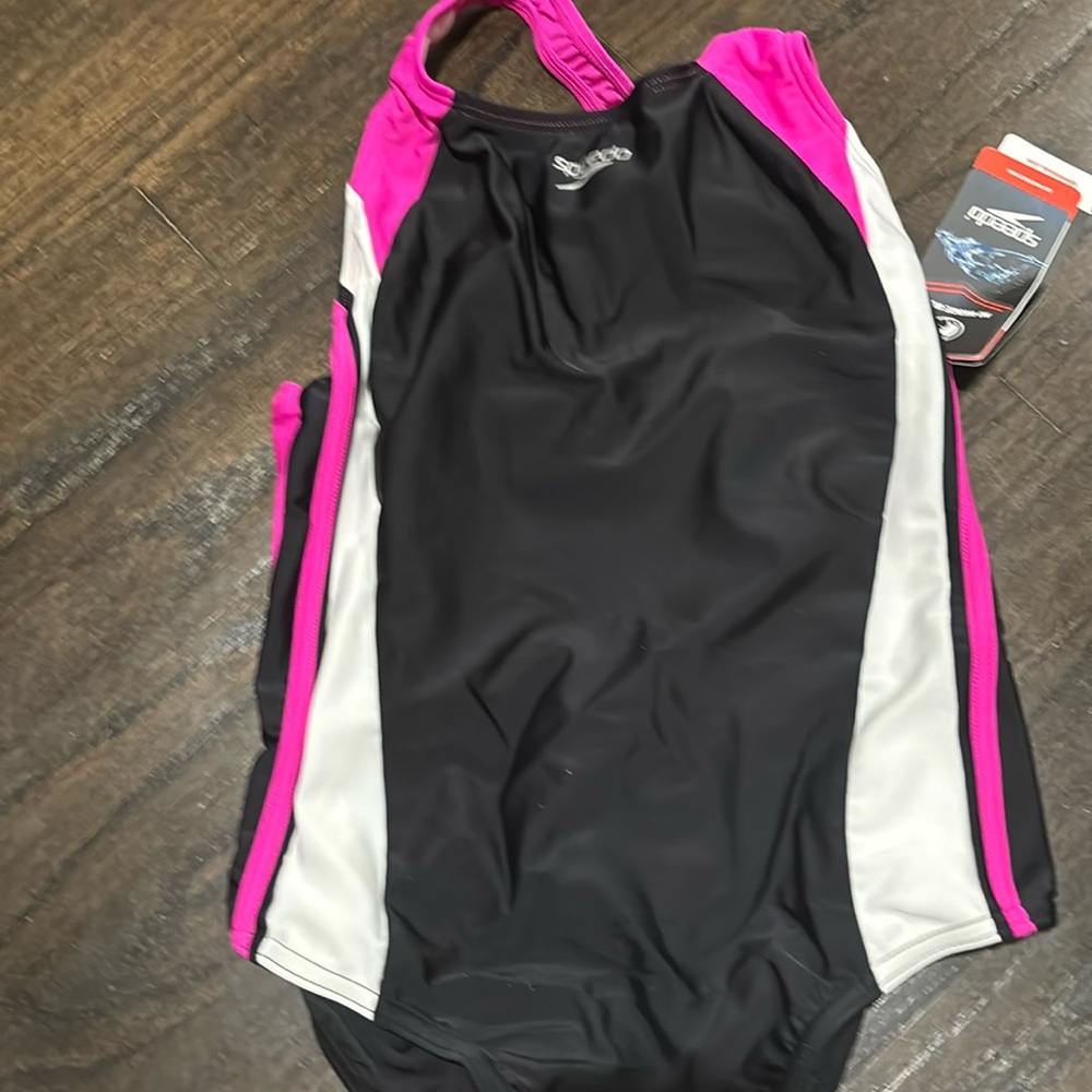 Girls one piece speedo bathing suit. NWT!
